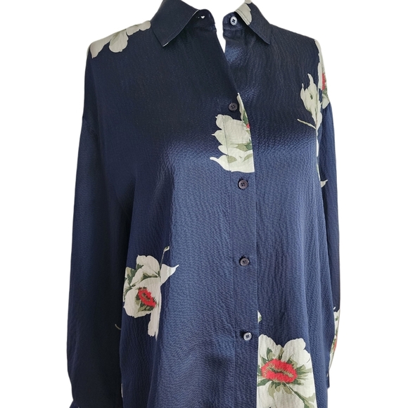 Vince 100% Silk Blue Floral Button Up Collar Shirt Sz. S - Picture 4 of 10